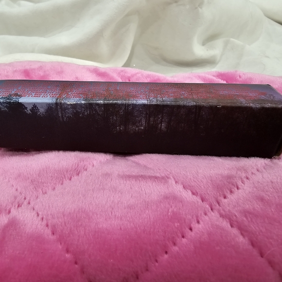 MAC + Stranger Things Lipgloss Marvelous Max - Picture 6 of 9